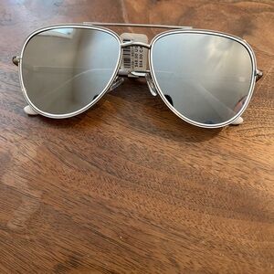 Stylish Silver Aviator Sunglasses